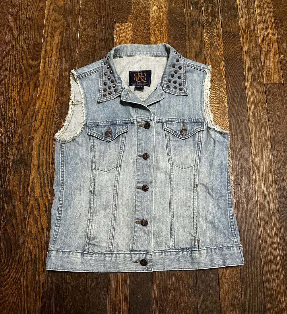 Rock & Republic Women's Blue Denim Studded Collar Sleeveless Vest Jacket Size M